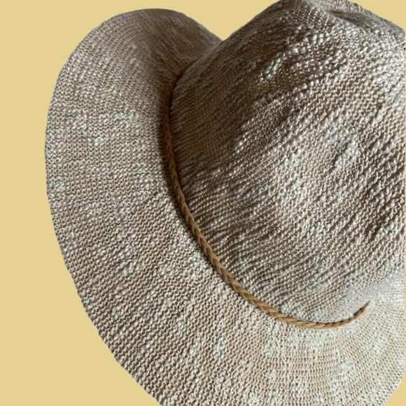 Beige stylish hat - Picture 3 of 7